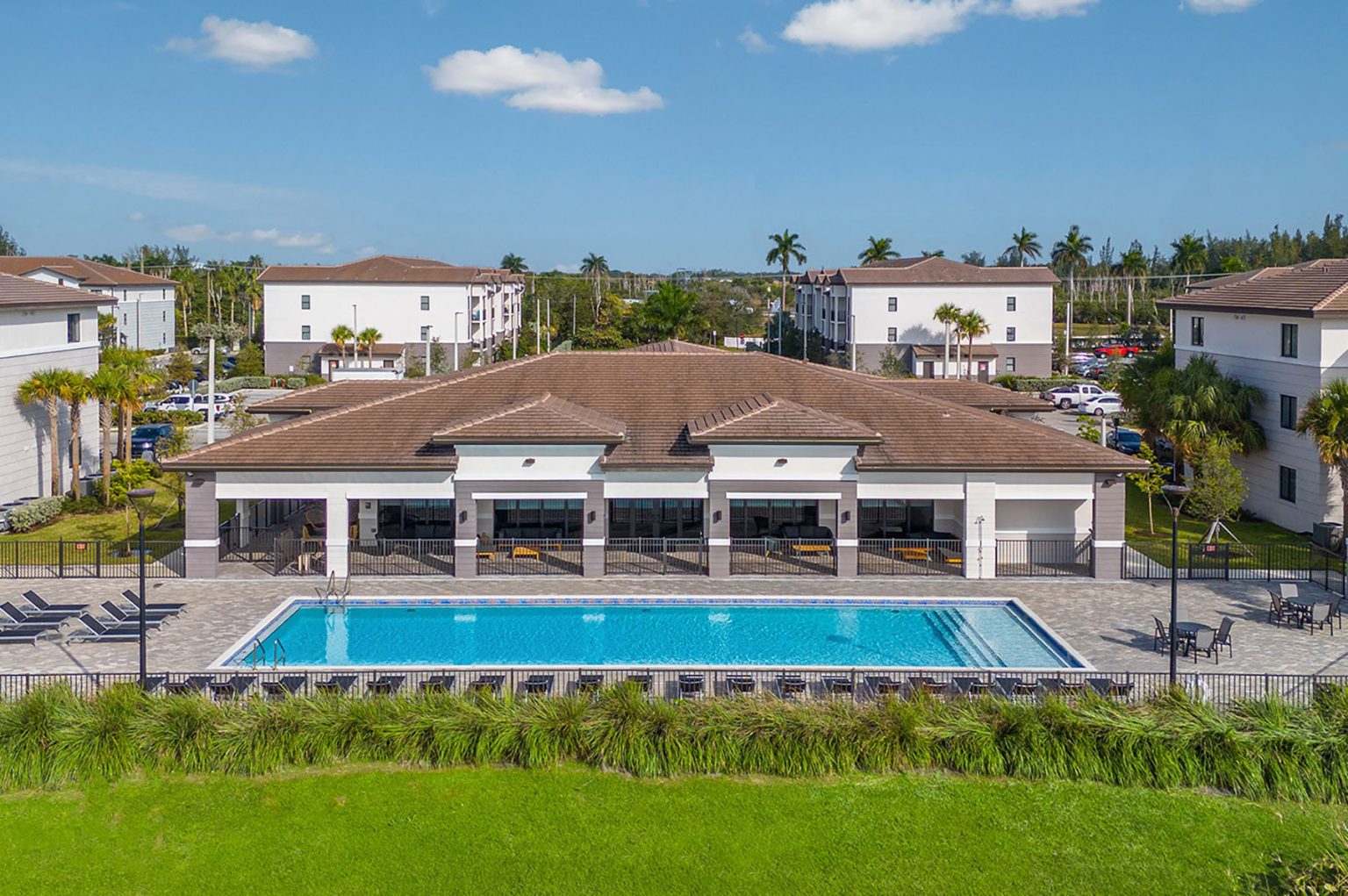 10 Ariel Pool 454.1 KB