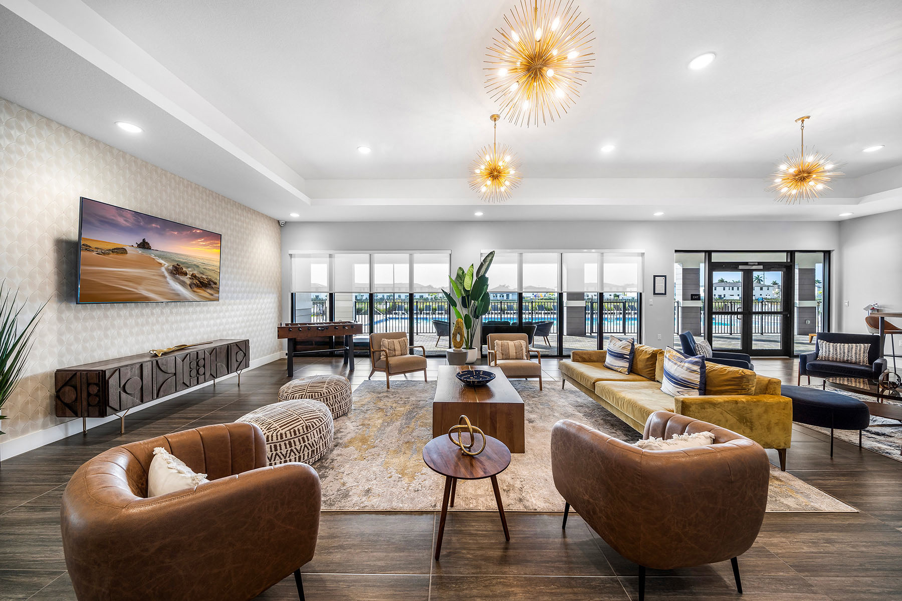 2 Clubhouse 382.2 KB